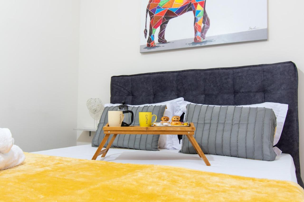 Yelayellow House Near To Airport, Rafina Port And Metropolitan Expo Артеміда Екстер'єр фото
